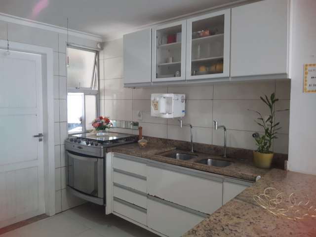 Casa em Itapuã com 3 quartos, 107m² à venda por R$ 550.000,00