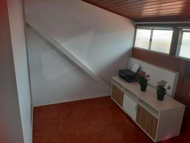 Casa em Itapuã com 3 quartos, 107m² à venda por R$ 550.000,00
