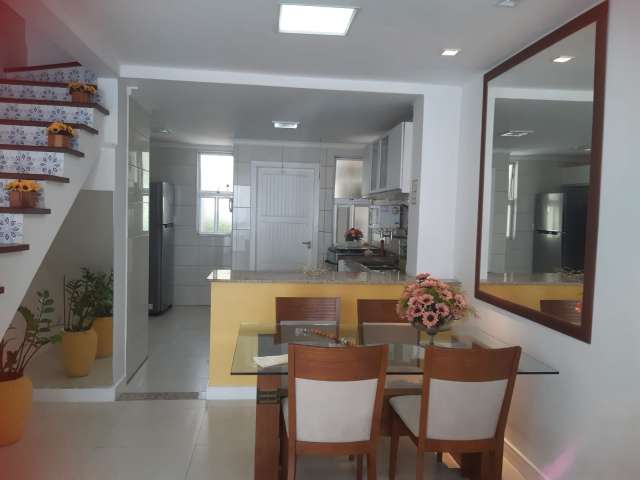 Casa em Itapuã com 3 quartos, 107m² à venda por R$ 550.000,00