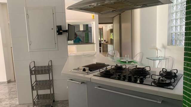 Casa em Jaguaribe com 4 quartos e 2 suítes, 305m² à venda por R$ 2.650.000,00