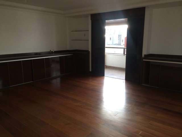 Apartamento com 4 suítes, 690,00 m² para alugar por R$ 8.700,00 Rio Vermelho, Salvador/BA.