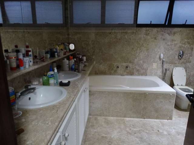 Apartamento com 4 suítes, 690,00 m² para alugar por R$ 8.700,00 Rio Vermelho, Salvador/BA.