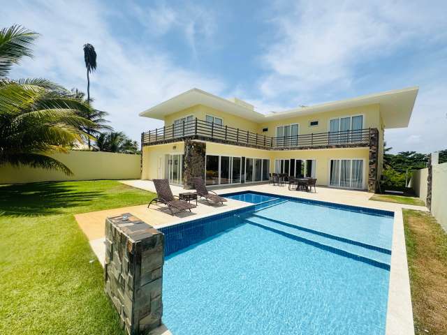 Casa PÉ NA AREIA em Jacuípe PORTEIRA FECHADA com 5 suítes, 485m² à venda por R$ 3.500.000,00