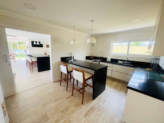Casa PÉ NA AREIA em Jacuípe PORTEIRA FECHADA com 5 suítes, 485m² à venda por R$ 3.500.000,00