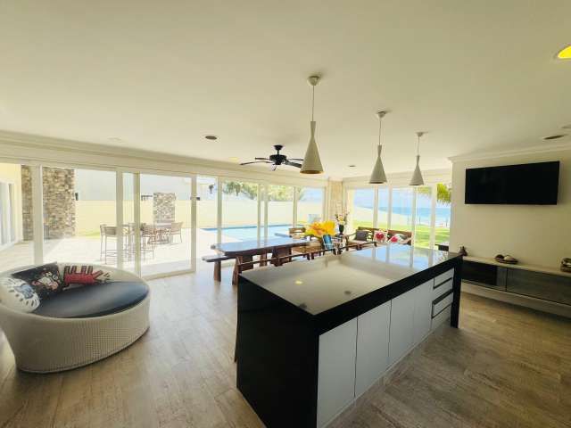 Casa PÉ NA AREIA em Jacuípe PORTEIRA FECHADA com 5 suítes, 485m² à venda por R$ 3.500.000,00