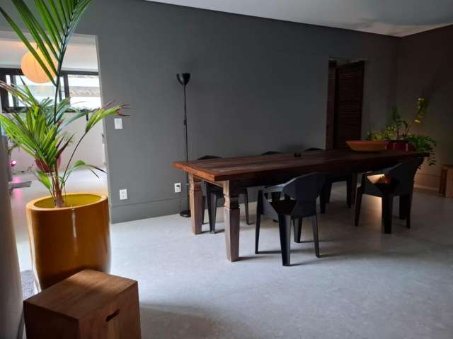 Apartamento na Barra PORTEIRA FECHADA com 3 quartos e 1 suíte, 240m² à venda por R$ 1.590.000,00
