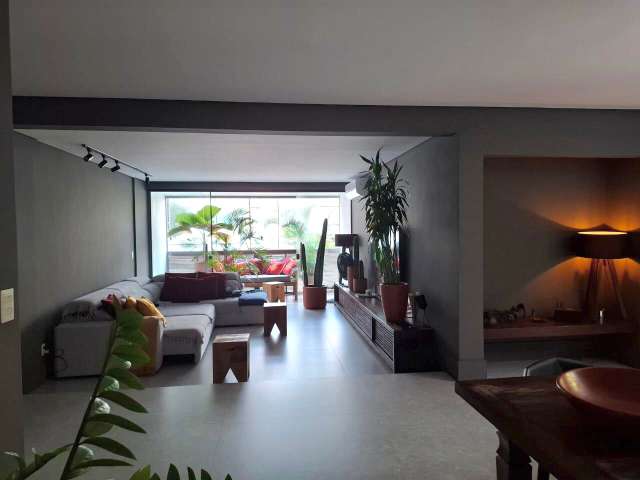 Apartamento na Barra PORTEIRA FECHADA com 3 quartos e 1 suíte, 240m² à venda por R$ 1.590.000,00