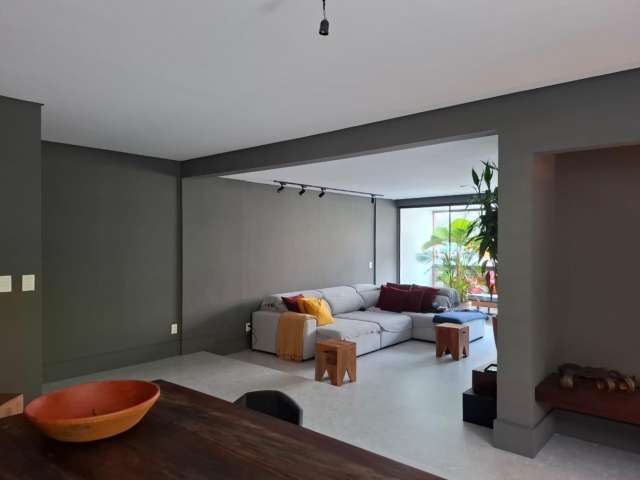 Apartamento na Barra PORTEIRA FECHADA com 3 quartos e 1 suíte, 240m² à venda por R$ 1.590.000,00