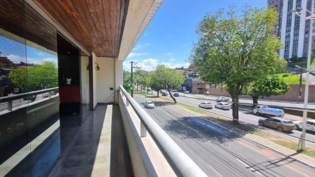 Casa na Federação com 6 quartos e 3 suítes, 234m² à venda por R$ 1.300.000,00