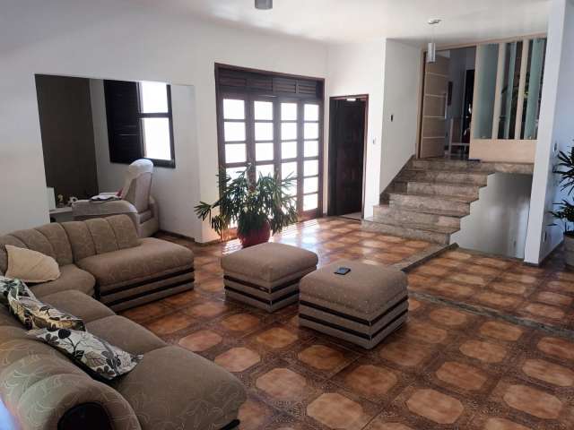 Casa no Itaigara PORTEIRA FECHADA com 5 quartos e 1 suíte, 498m² à venda por R$ 2.500.000,00
