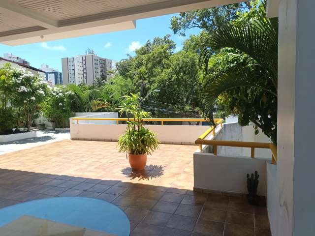 Casa no Itaigara PORTEIRA FECHADA com 5 quartos e 1 suíte, 498m² à venda por R$ 2.500.000,00