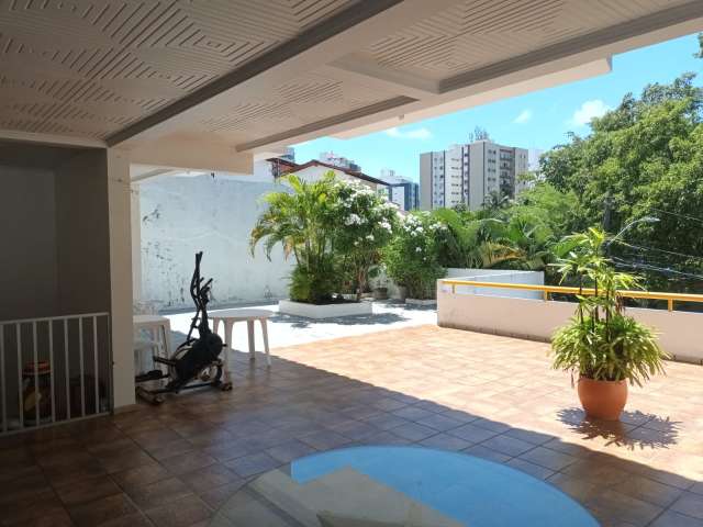 Casa no Itaigara PORTEIRA FECHADA com 5 quartos e 1 suíte, 498m² à venda por R$ 2.500.000,00