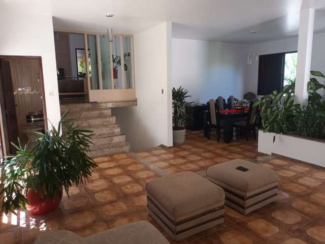 Casa no Itaigara PORTEIRA FECHADA com 5 quartos e 1 suíte, 498m² à venda por R$ 2.500.000,00