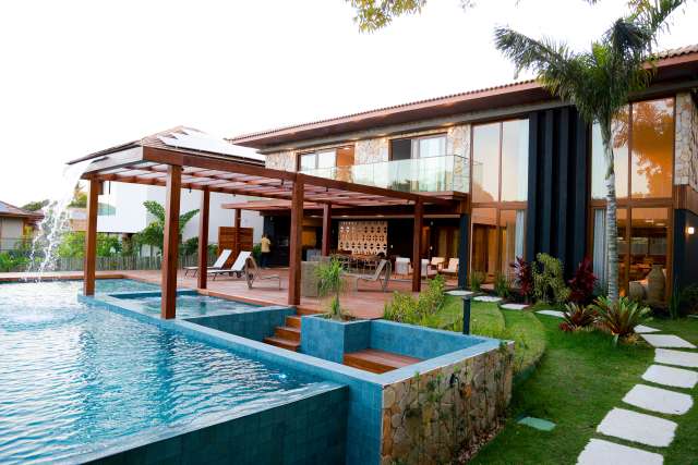 Casa em Praia do Forte PORTEIRA FECHADA com 6 suítes, 760m² à venda por R$ 11.000.000,00