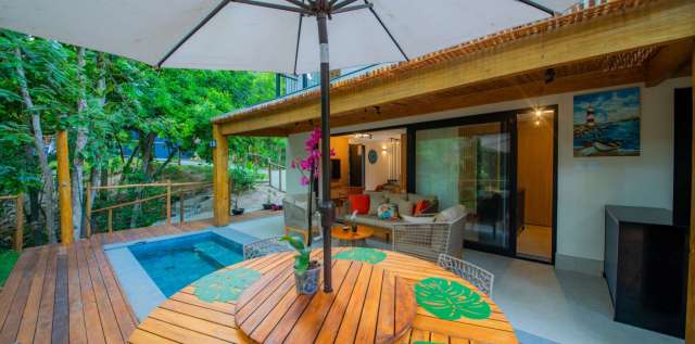 Casa na Praia do Forte PORTEIRA FECHADA com 3 suítes, 115m² à venda por R$ 2.700.000,00