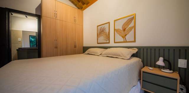 Casa na Praia do Forte PORTEIRA FECHADA com 3 suítes, 115m² à venda por R$ 2.700.000,00