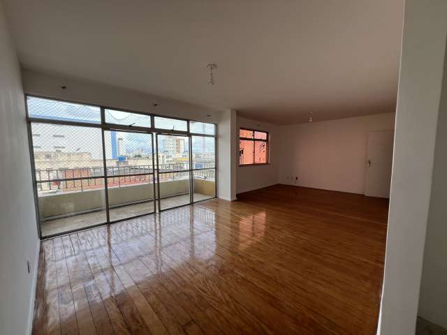 Apartamento em Nazaré com 3 quartos e 1 suíte, 163m² à venda por R$ 390.000,00
