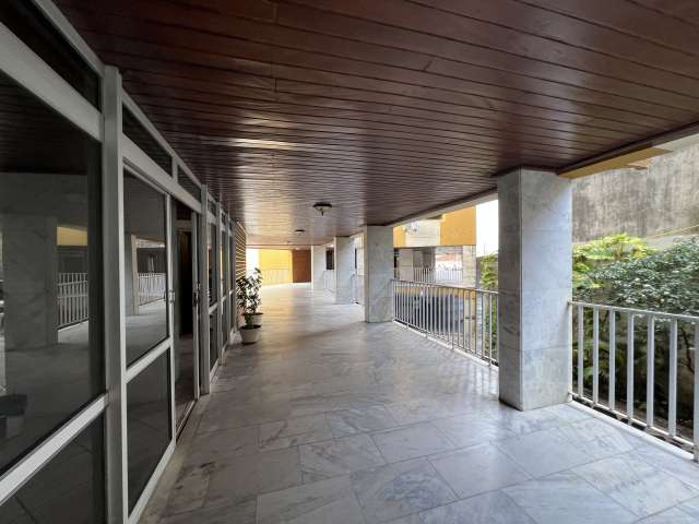 Apartamento em Nazaré com 3 quartos e 1 suíte, 163m² à venda por R$ 390.000,00