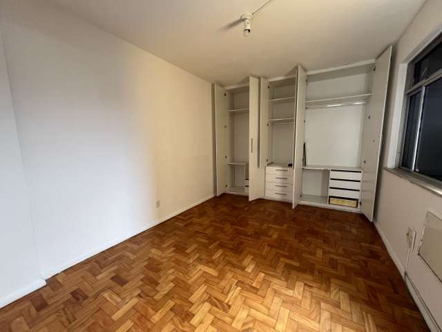 Apartamento em Nazaré com 3 quartos e 1 suíte, 163m² à venda por R$ 390.000,00