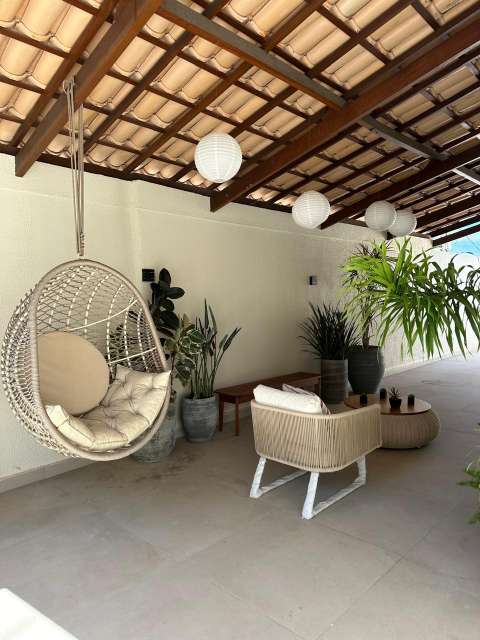 Casa em Piatã com 4 suítes, 212m² à venda por R$ 1.200.000,00