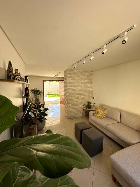 Casa em Piatã com 4 suítes, 212m² à venda por R$ 1.200.000,00
