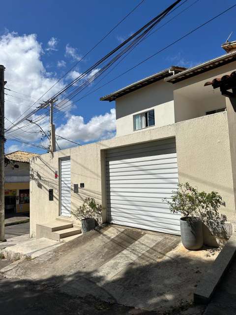 Casa em Piatã com 4 suítes, 212m² à venda por R$ 1.200.000,00