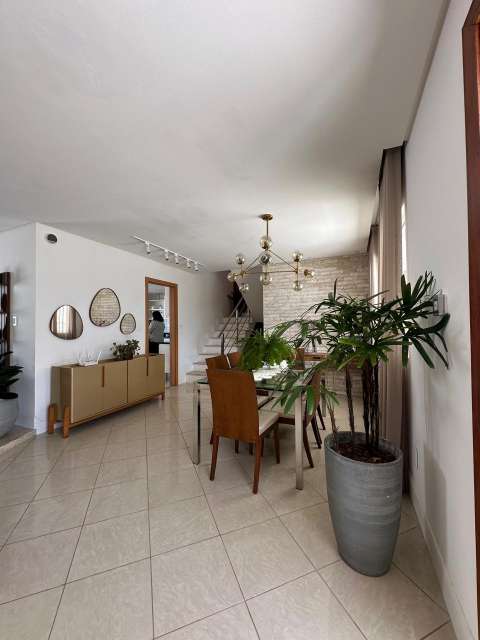 Casa em Piatã com 4 suítes, 212m² à venda por R$ 1.200.000,00