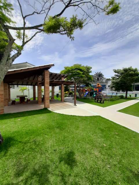 Casa em Vilas do Atlântico com 4 suítes, 317m² à venda por R$ 1.750.000,00