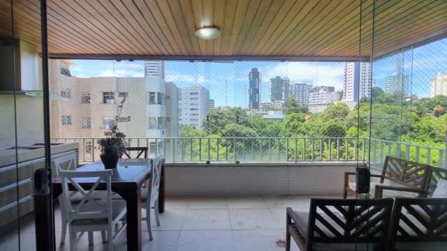 Apartamento na Ondina com 4 quartos e 3 suítes, 211m² à venda por R$ 750.000,00