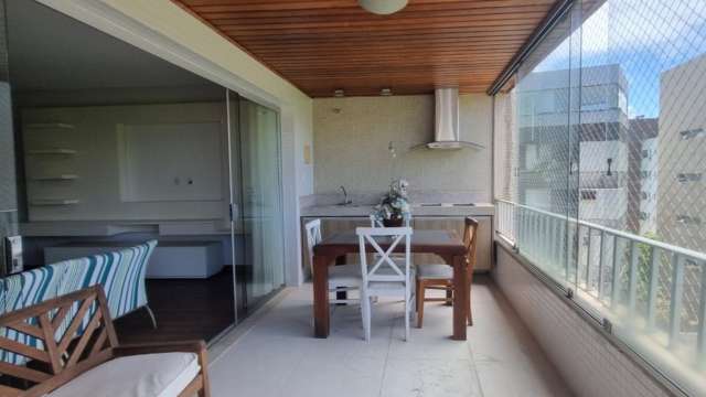 Apartamento na Ondina com 4 quartos e 3 suítes, 211m² à venda por R$ 750.000,00