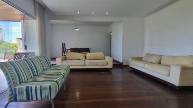 Apartamento na Ondina com 4 quartos e 3 suítes, 211m² à venda por R$ 750.000,00