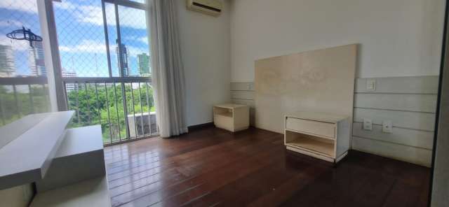 Apartamento na Ondina com 4 quartos e 3 suítes, 211m² à venda por R$ 750.000,00