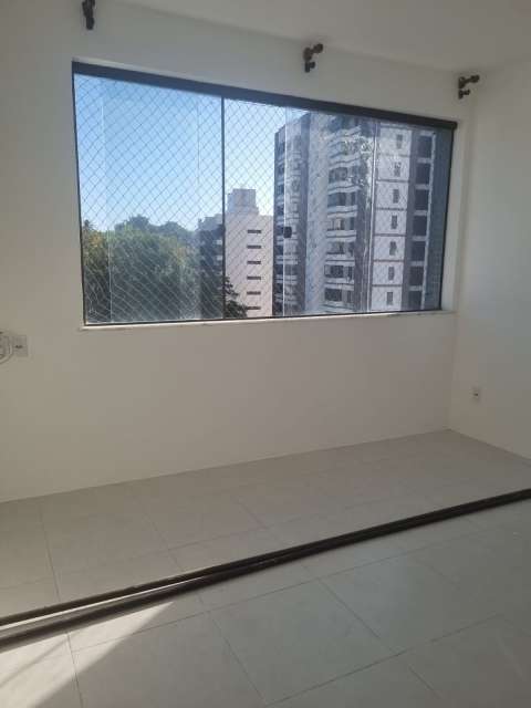 Apartamento na Barra com 3 quartos e 1 suíte, 155m² à venda por R$ 730.000,00