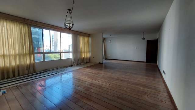 Apartamento na Barra com 3 quartos e 1 suíte, 155m² à venda por R$ 730.000,00