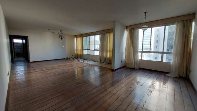 Apartamento na Barra com 3 quartos e 1 suíte, 155m² à venda por R$ 730.000,00