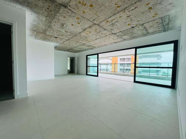 Apartamento no Alphaville I com 4 suítes, 203m² à venda por R$ 2.700.000,00