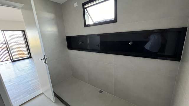 Casa em Abrantes com 4 suítes, 294,00 m² à venda por R$ 1.670.000,00
