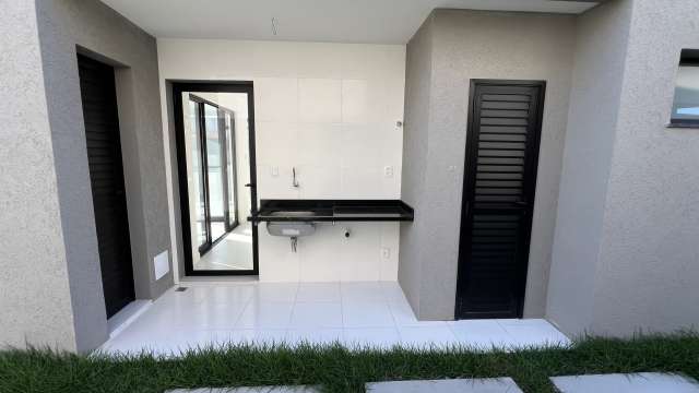 Casa em Abrantes com 4 suítes, 294,00 m² à venda por R$ 1.670.000,00