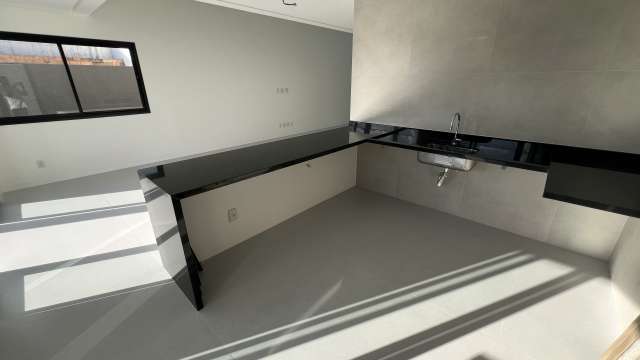 Casa em Abrantes com 4 suítes, 294,00 m² à venda por R$ 1.670.000,00
