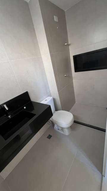 Casa em Abrantes com 4 suítes, 294,00 m² à venda por R$ 1.670.000,00