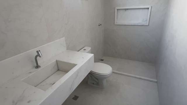 Casa em Abrantes com 4 suítes, 280m² à venda por R$ 1.850.000,00