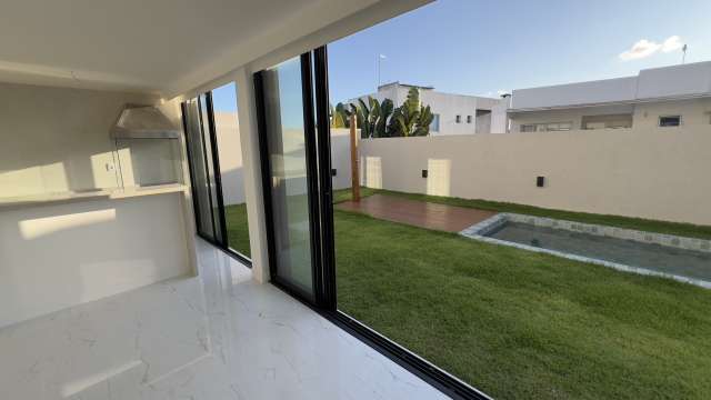 Casa em Abrantes com 4 suítes, 280m² à venda por R$ 1.850.000,00