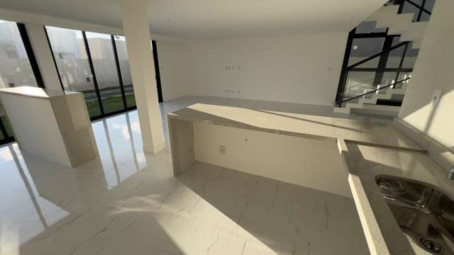 Casa em Abrantes com 4 suítes, 280m² à venda por R$ 1.850.000,00