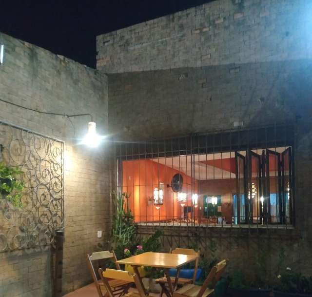 Casa no Rio Vermelho com 314m² à venda por R$ 800.000,00