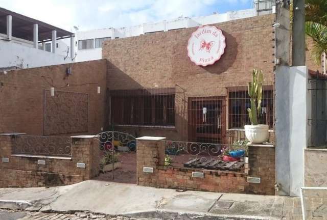 Casa no Rio Vermelho com 314m² à venda por R$ 800.000,00