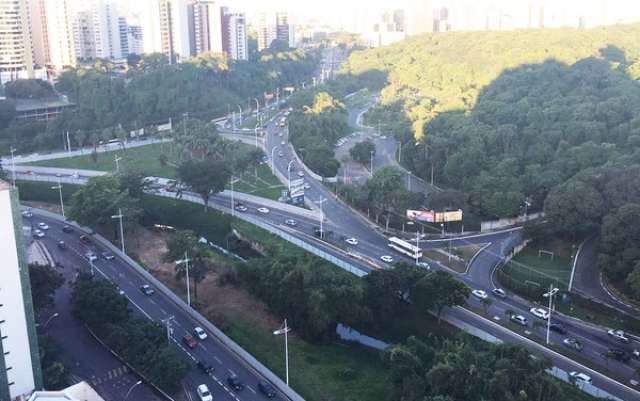 Casa no Rio Vermelho com 555m² à venda por R$ 1.450.000,00