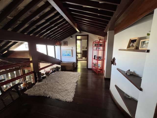 Casa no Rio Vermelho com 4 quartos e 3 suítes, 260m² à venda por R$ 2.500.000,00