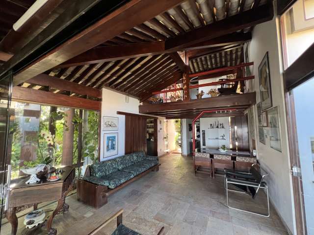 Casa no Rio Vermelho com 4 quartos e 3 suítes, 260m² à venda por R$ 2.500.000,00