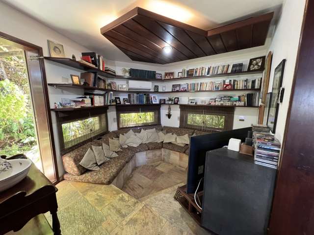 Casa no Rio Vermelho com 4 quartos e 3 suítes, 260m² à venda por R$ 2.500.000,00