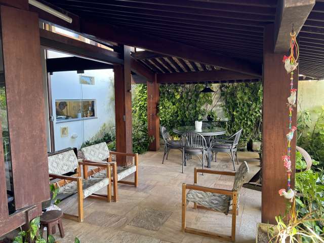 Casa no Rio Vermelho com 4 quartos e 3 suítes, 260m² à venda por R$ 2.500.000,00
